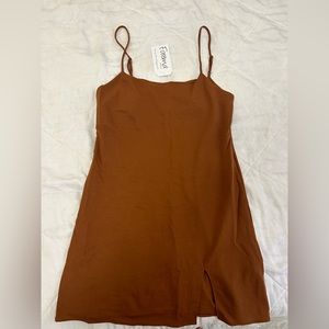 Brown tank dress with a small slit on the side! Size large new with tags! 🤎